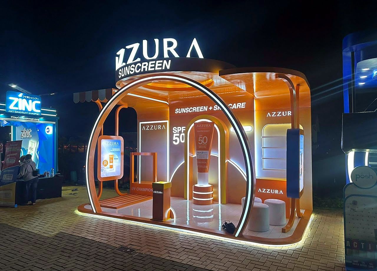 Booth sunscreen custom dengan lampu LED hasil produksi Cahaya Sentosa